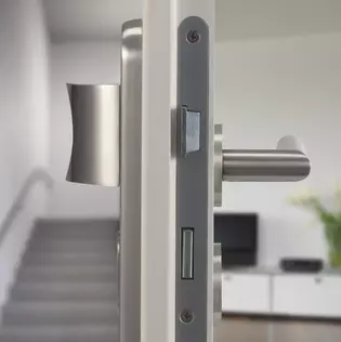 Illustration shows combination security fitting from Griffwerk on a flat entrance door
